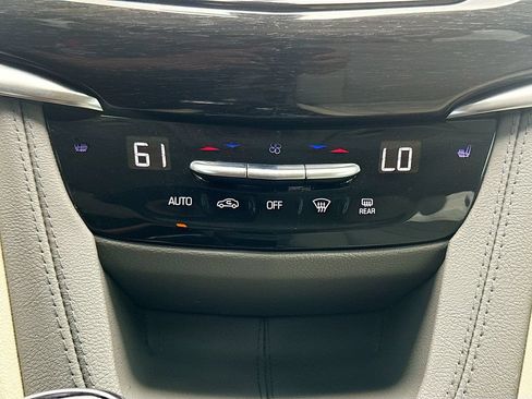 Used 2022 Cadillac XT6 Premium Luxury FWD image 16