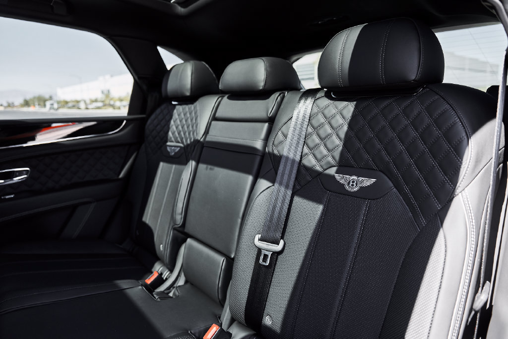 Used 2025 Bentley Bentayga AWD/4WD image 44