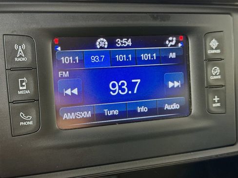 Used 2017 Chrysler Pacifica LX w/ Tire & Wheel Group FWD image 17