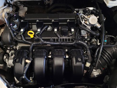 Used 2018 Ford Focus Titanium w/ Titanium Technology Package image 30