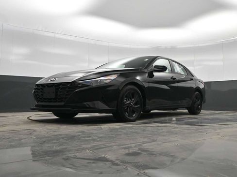 Used 2023 Hyundai Elantra SEL image 23