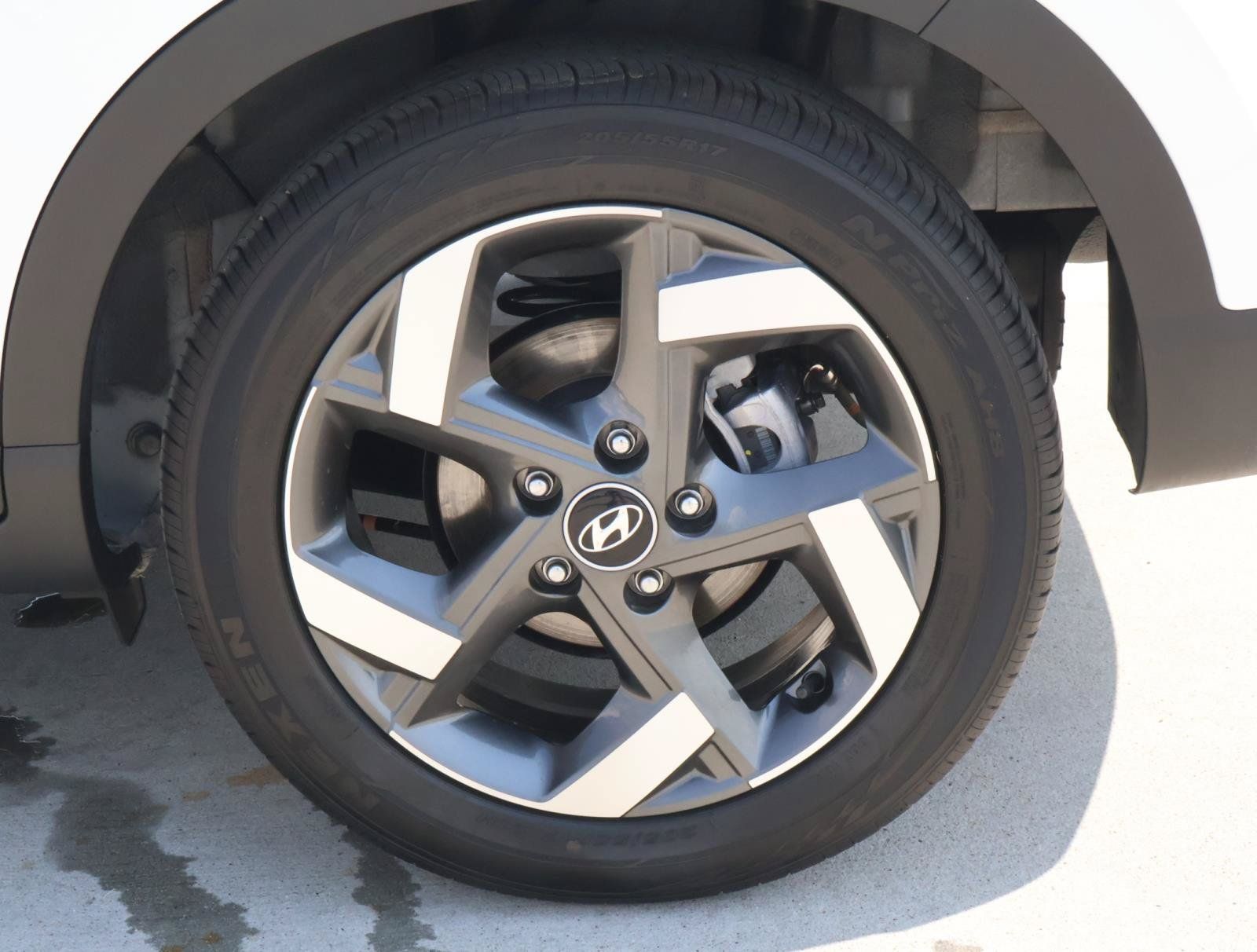 Used 2026 Hyundai Venue SEL FWD image 8