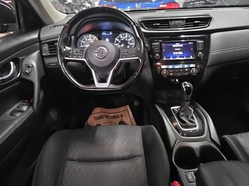 Used 2020 Nissan Rogue SV image 4