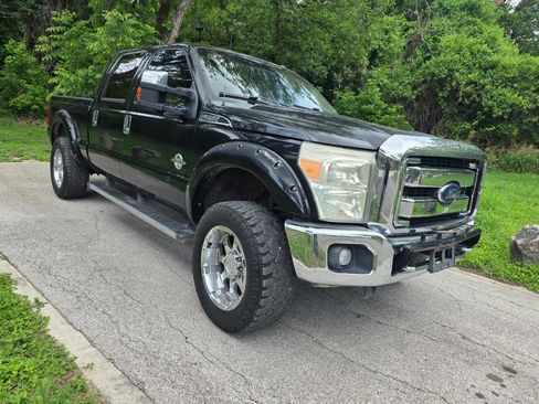 Used 2013 Ford F250 XLT w/ Chrome Pkg AWD/4WD image 2