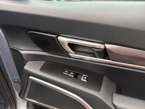 Certified 2025 Kia Telluride S FWD image 33