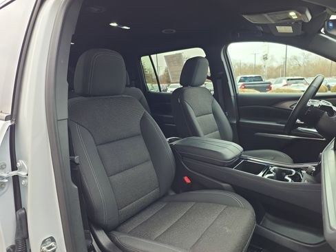 Used 2025 Chevrolet Traverse LT image 29