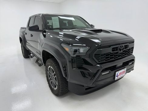 Used 2025 Toyota Tacoma TRD Sport image 2