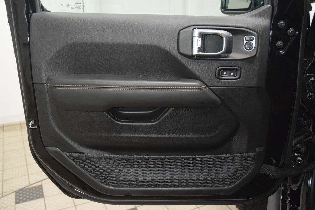 Used 2025 Jeep Wrangler Unlimited Sahara AWD/4WD image 46