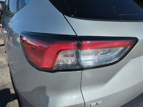 Used 2020 Ford Escape SE image 18