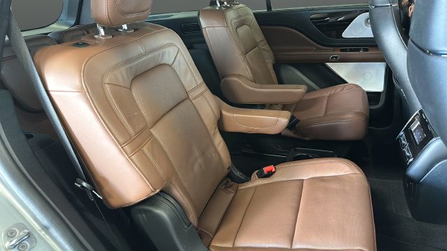 Used 2023 Lincoln Aviator Grand Touring w/ Equipment Group 301A AWD/4WD image 25