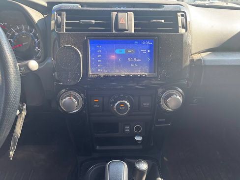 Used 2018 Toyota 4Runner TRD Off-Road AWD/4WD image 19