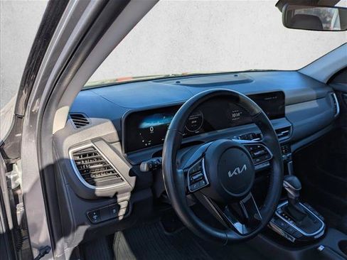 Used 2025 Kia Seltos EX w/ EX Sunroof Package image 12