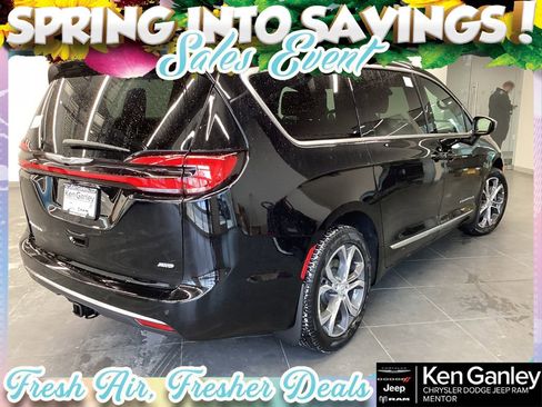 New 2026 Chrysler Pacifica Pinnacle w/ Trailer Tow Group AWD/4WD image 8