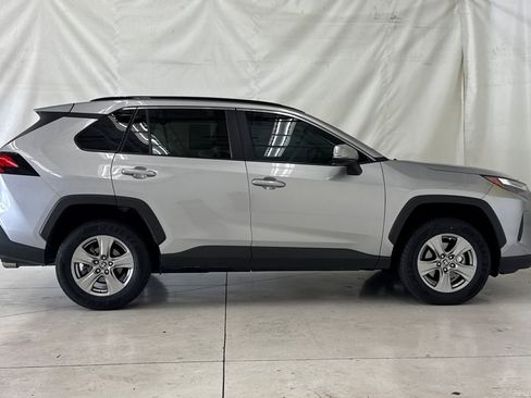 Used 2022 Toyota RAV4 XLE w/ Convenience Package AWD/4WD image 3