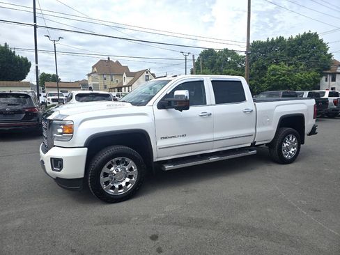 Used 2018 GMC Sierra 2500 Denali w/ Duramax Plus Package AWD/4WD image 3