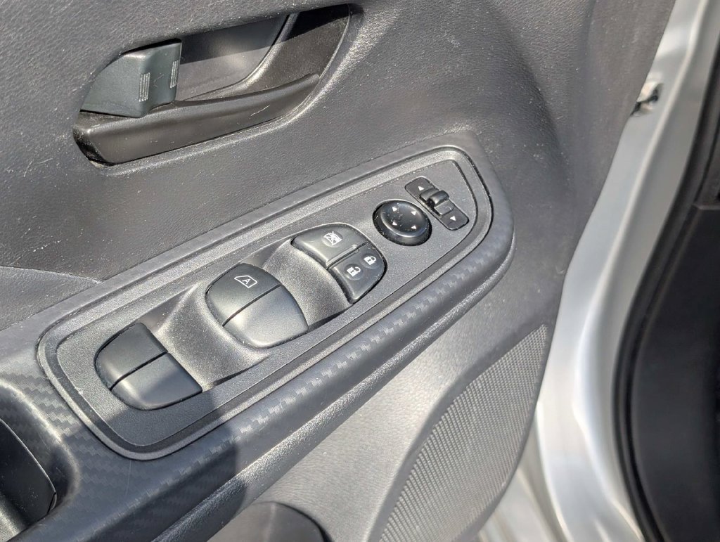 Used 2025 Nissan Versa S FWD image 13