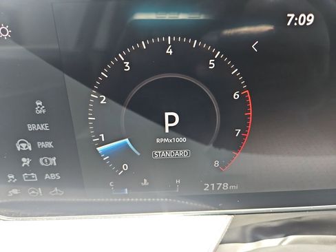 Used 2025 Nissan Murano SV AWD/4WD image 16