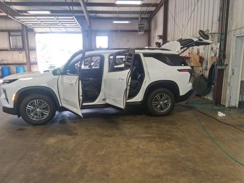 Used 2024 Chevrolet Traverse LT FWD image 18
