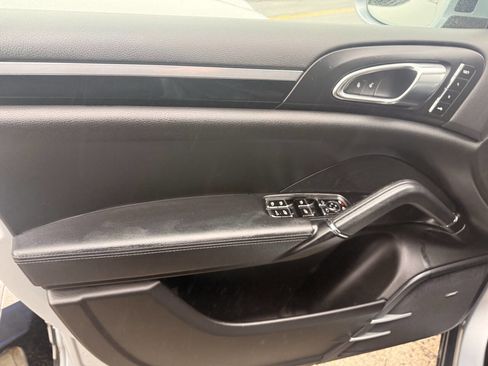 Used 2016 Porsche Cayenne image 11