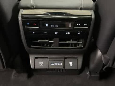Used 2024 Acura MDX SH-AWD w/ Advance Package image 28
