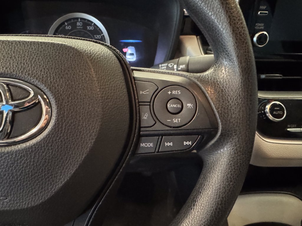 Used 2020 Toyota Corolla LE FWD image 12