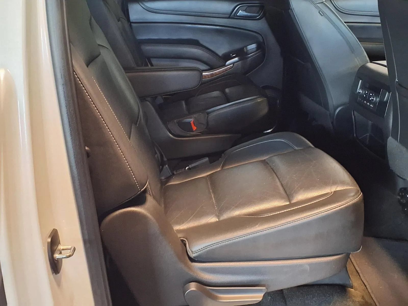 Used 2017 Chevrolet Suburban Premier AWD/4WD image 12