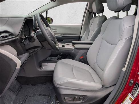 Used 2022 Toyota Sienna XLE w/ XLE Plus Package AWD/4WD image 19