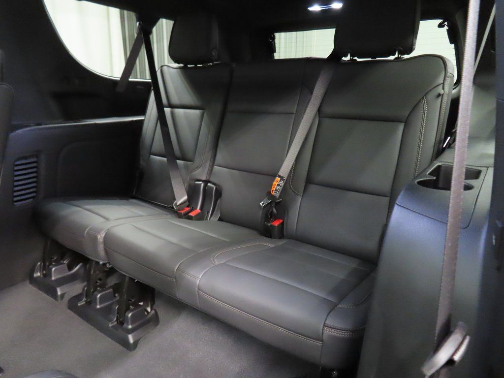Used 2025 Chevrolet Suburban High Country AWD/4WD image 12
