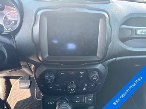 Used 2021 Jeep Renegade Latitude AWD/4WD image 18