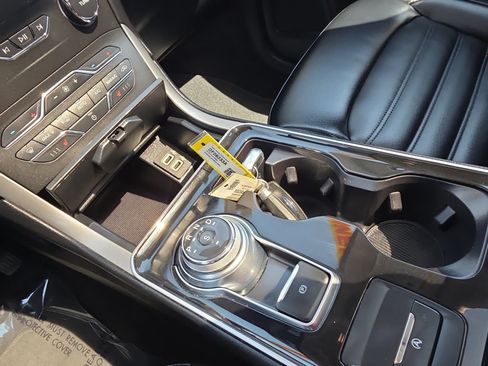 Used 2019 Ford Edge SEL w/ Equipment Group 201A AWD/4WD image 19