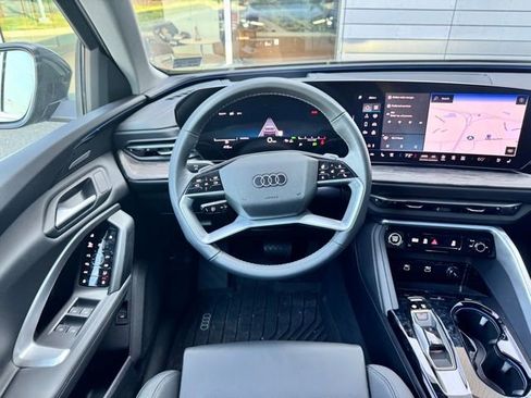 Used 2025 Audi Q5 Premium Plus image 12