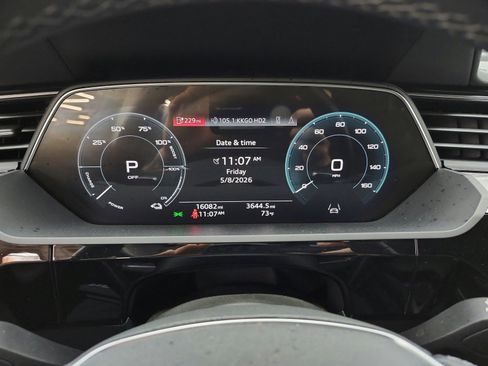 Used 2024 Audi Q8 e-tron Premium AWD/4WD image 9