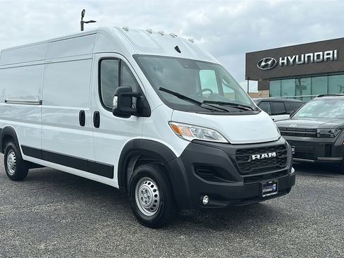 Used 2026 RAM ProMaster 2500 w/ Convenience Group FWD image 17