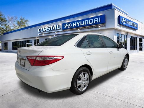 Used 2015 Toyota Camry LE image 4
