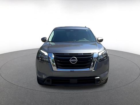 Used 2025 Nissan Pathfinder SV FWD image 4