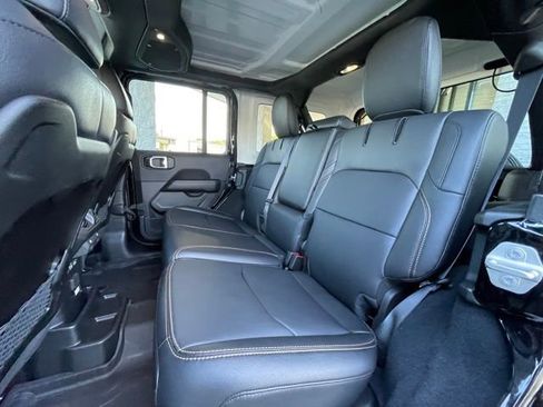 Used 2024 Jeep Wrangler Unlimited Sahara w/ Technology Group AWD/4WD image 25