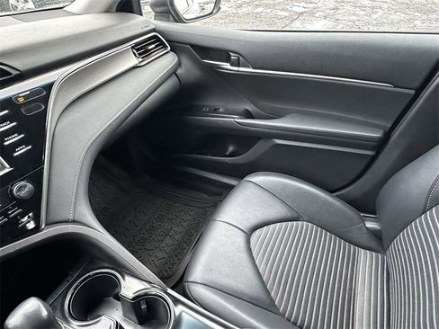 Used 2020 Toyota Camry SE image 31