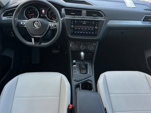 Used 2021 Volkswagen Tiguan SE FWD image 12