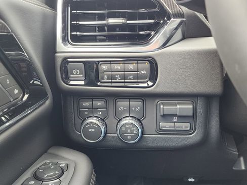 New 2026 GMC Yukon Elevation w/ Elevation Premium Package AWD/4WD image 18