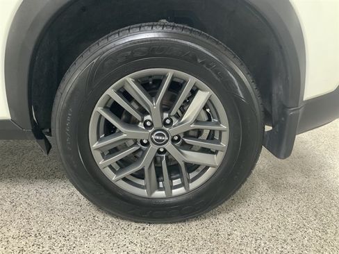 Used 2023 Nissan Rogue S AWD/4WD image 11
