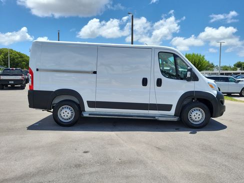 Used 2025 RAM ProMaster 2500 w/ U-Haul Equipment Group FWD image 4