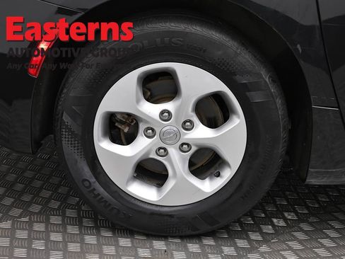 Used 2017 Chrysler Pacifica LX w/ Tire & Wheel Group FWD image 29