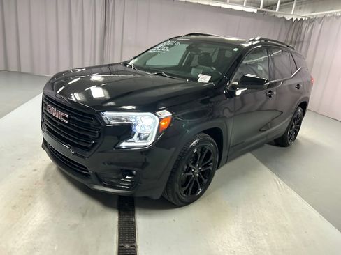 Used 2022 GMC Terrain SLT w/ Infotainment Package II image 3