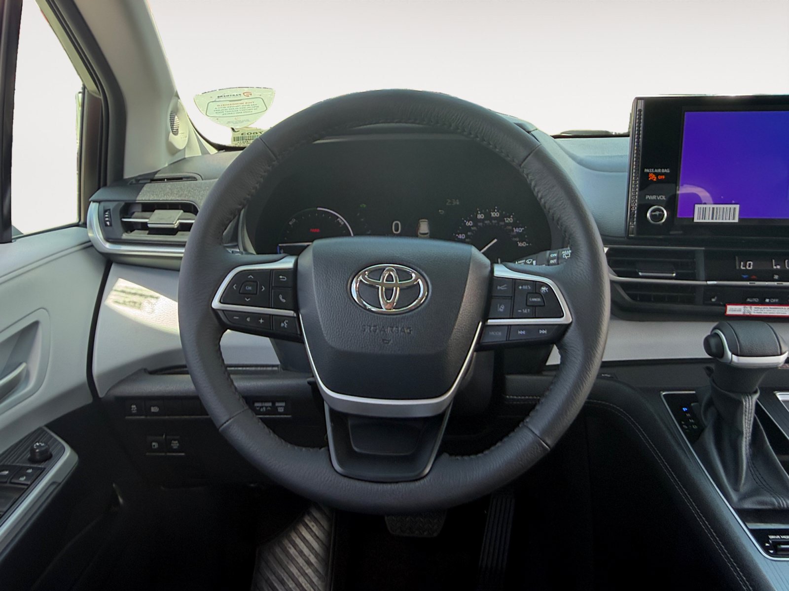 Certified 2026 Toyota Sienna XLE FWD image 12