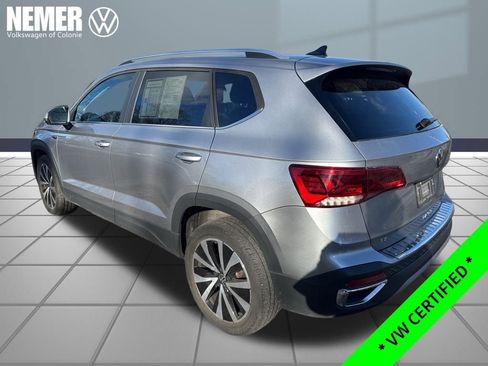 Certified 2023 Volkswagen Taos SE w/ Panoramic Sunroof Package image 9