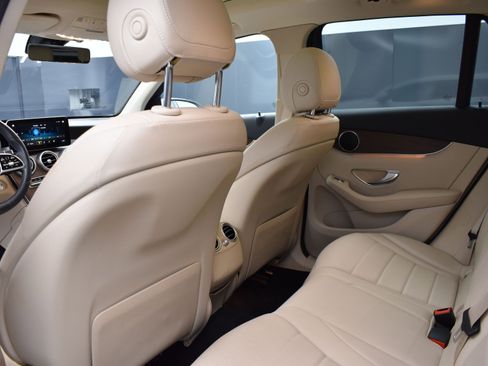 Used 2021 Mercedes-Benz GLC 300 GLC 300 w/ Premium Package image 8