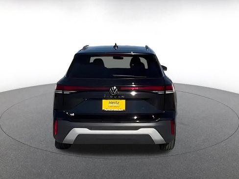 Used 2026 Volkswagen Tiguan SE FWD image 10