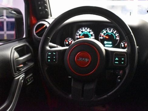 Used 2015 Jeep Wrangler Unlimited Sahara w/ Connectivity Group image 25