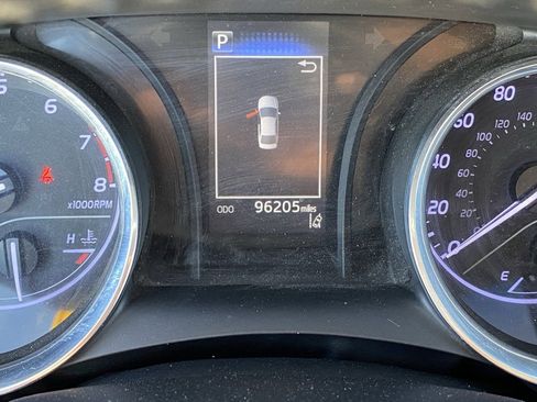 Used 2020 Toyota Camry SE image 11