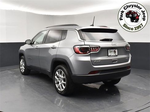 Used 2022 Jeep Compass Latitude image 4